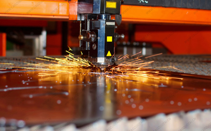 監控操作臺加工生產(chǎn)示意圖