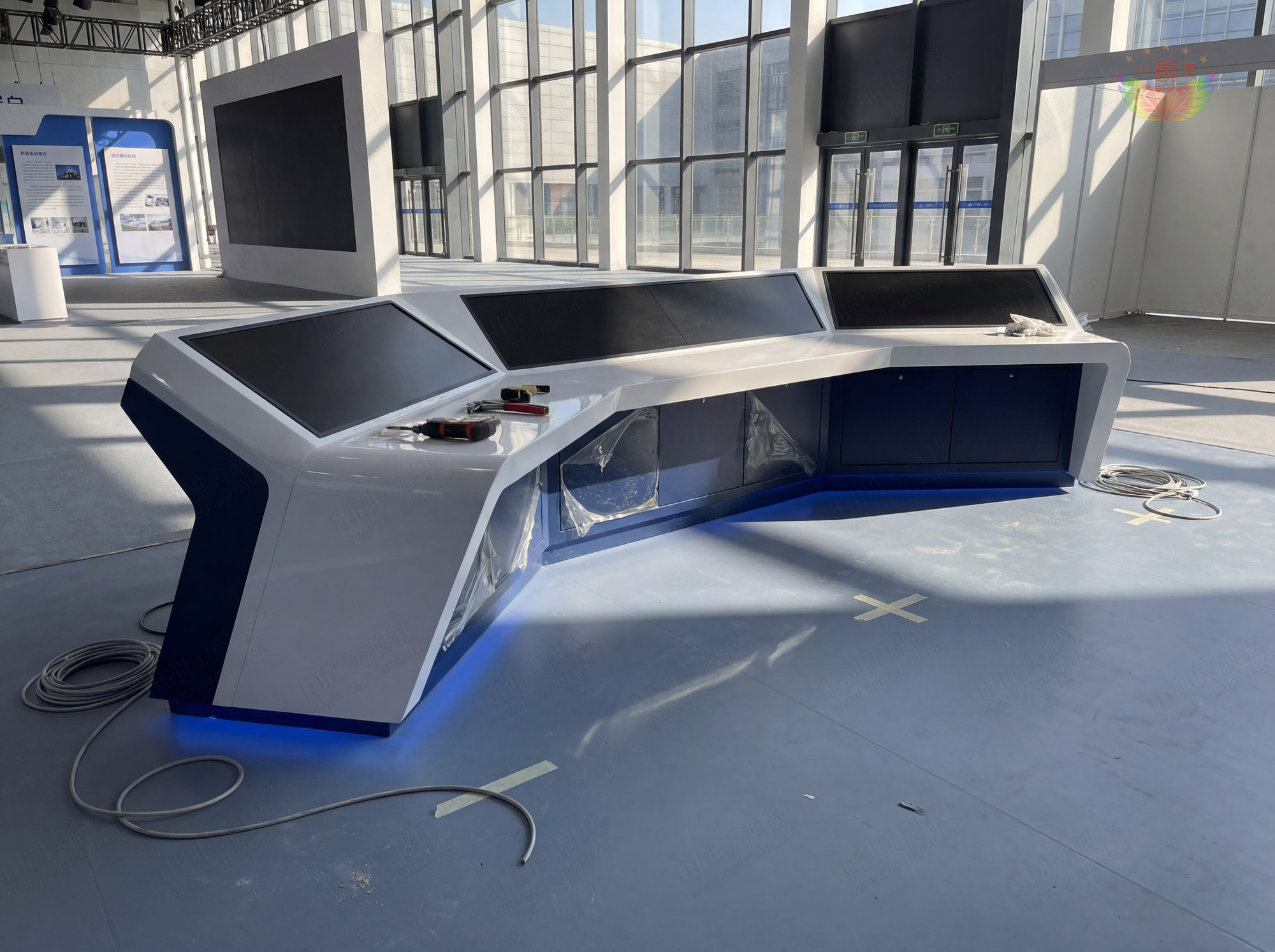 展覽展示廳專(zhuān)用斜面操作臺圖片